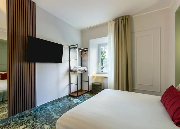 Deza Cavour Harmony * רומא